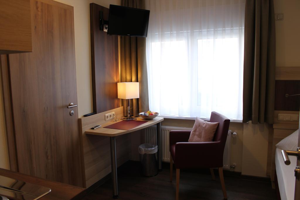 Gastehaus Anton Hotel โอเบอร์อูร์เซิล ภายนอก รูปภาพ